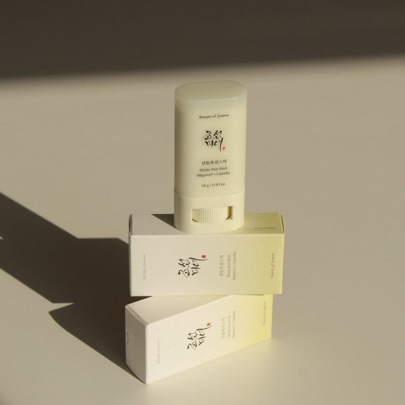 ضد آفتاب استیکی مات کننده بیوتی آف جوسان Beauty Of Joseon Matte Sun Stick Mugwort+Camelia SPF 50+