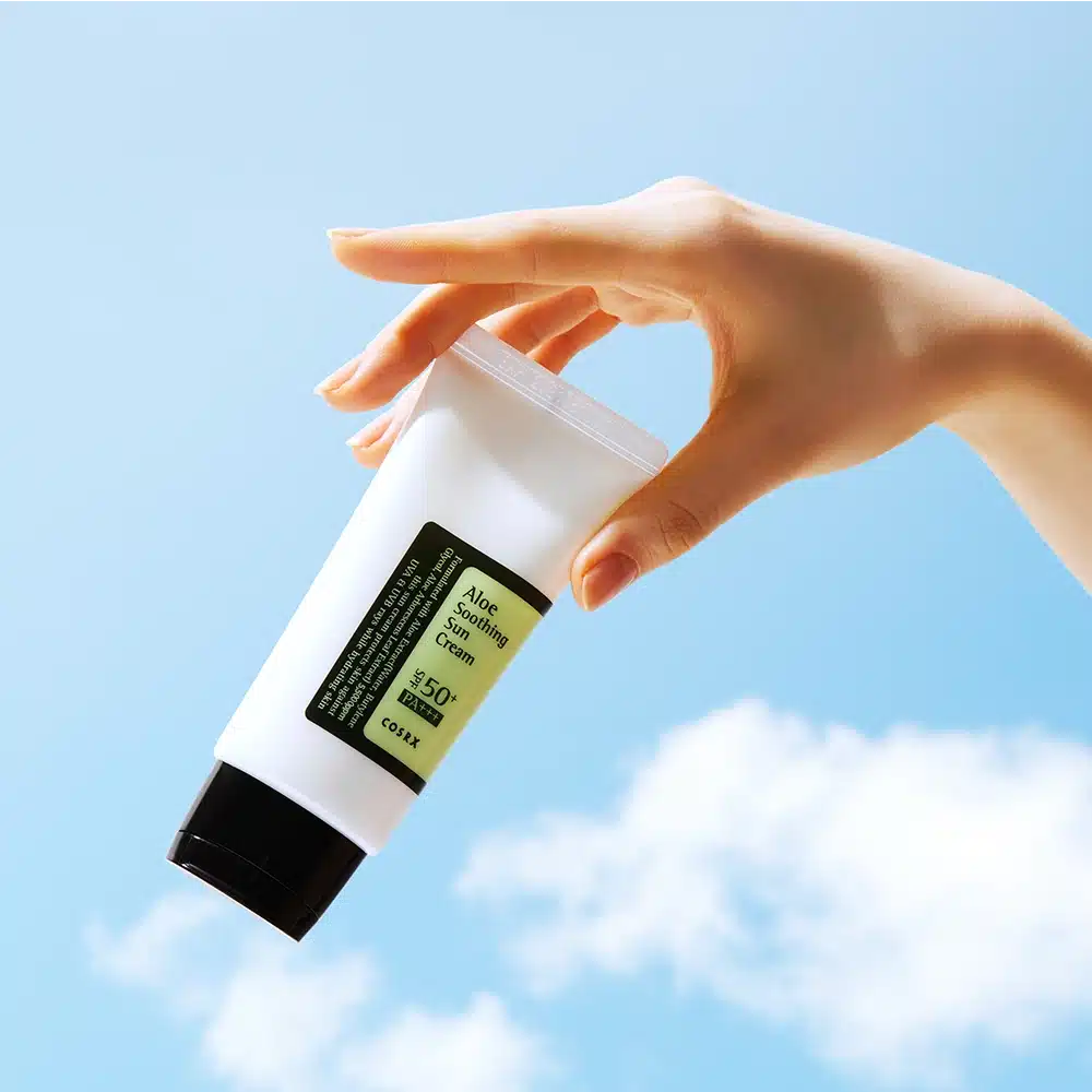 ضد آفتاب آبرسان و تسکین دهنده آلوئه ورا کوزارکس مدل spf50