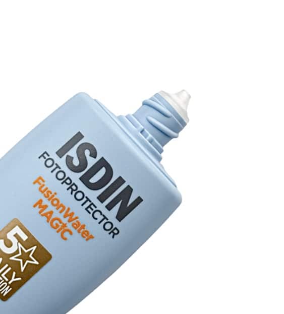 ضد آفتاب فوق العاده سبک فیوژن واتر مجیک ایزدین با SPF 50
