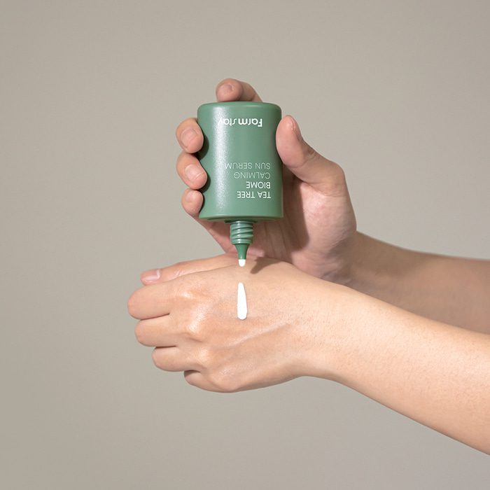 سرم ضد آفتاب فارم استی آرام بخش درخت چای بیوم Farmstay Tea Tree Biome Calming Sun Serum