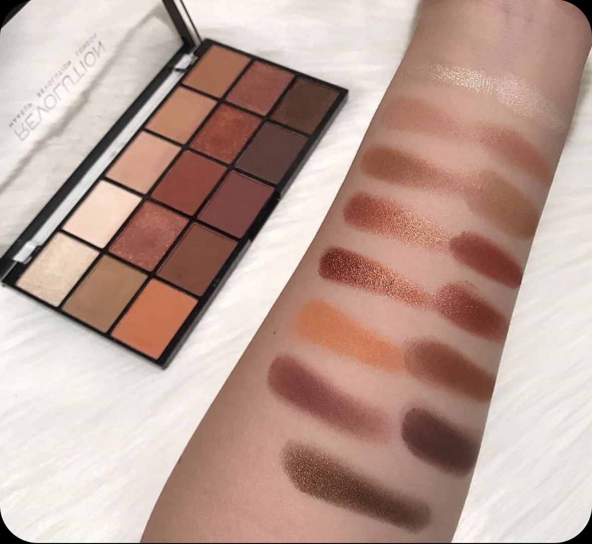 پالت سایه 15 رنگ رولوشن مدل reloaded iconic fever revolution makeup revolution london eyeshadow _ reloaded iconic fever