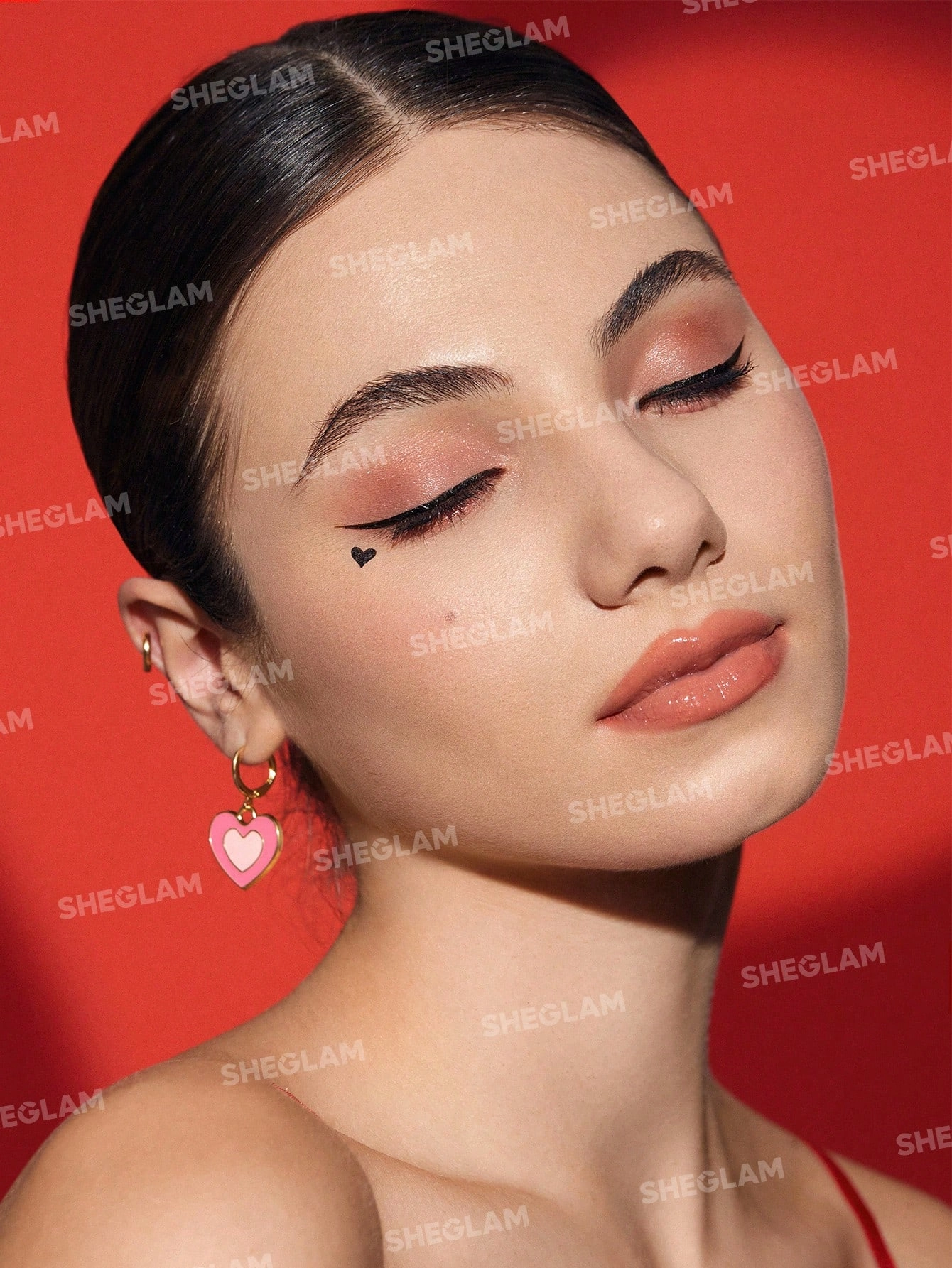 خط چشم استامپی شیگلم طرح قلبی Sheglam Heart Eyes 2-In-1 Stamp Eyeliner